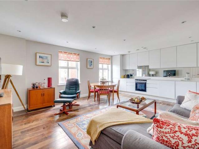 Flat for sale in West Kensington, Greater London