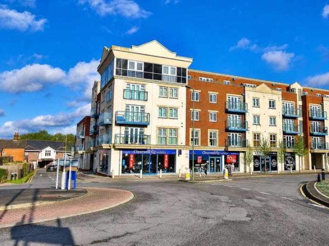 Flat for sale in Horsell, Woking