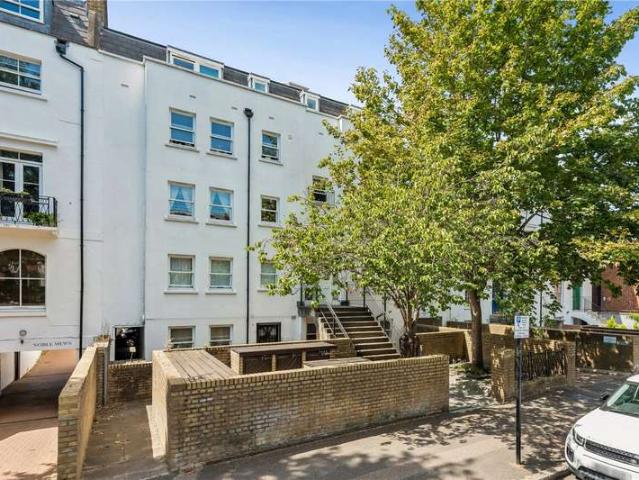 Flat for sale in Stoke Newington, Greater London