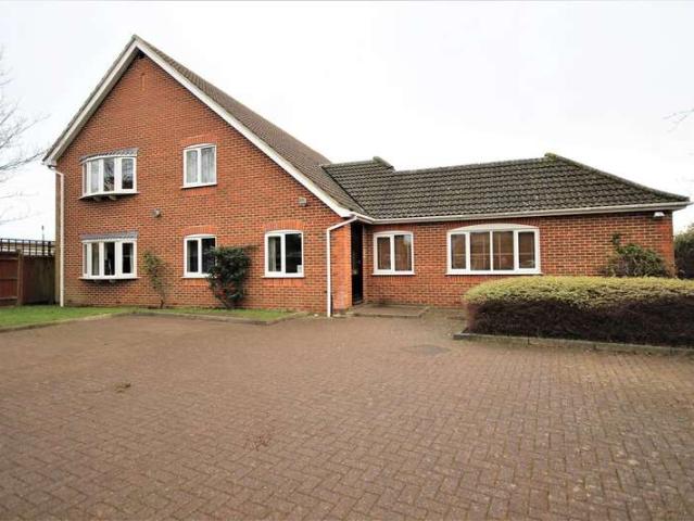 Flat for sale in Twyford, Wokingham