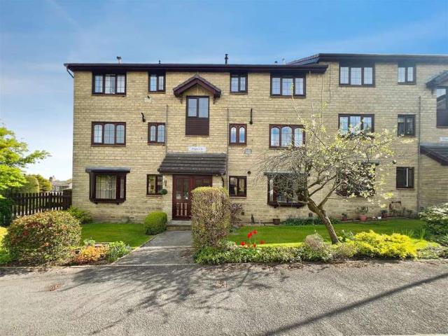 Flat for sale in Eccleshill, West Yorkshire