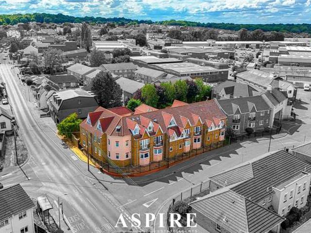 Flat for sale in Barling, Essex