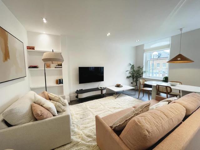 Apartment for rent in Queen's Park, Greater London