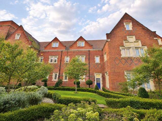 Flat for sale in The Galleries, Brentwood