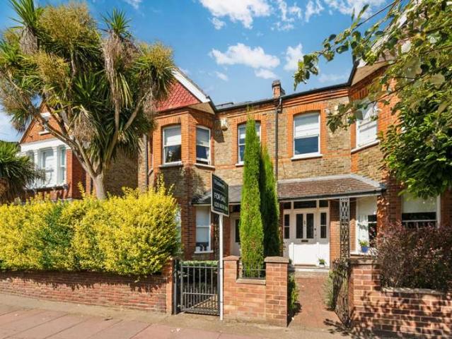Flat for sale in Elmers End, Greater London