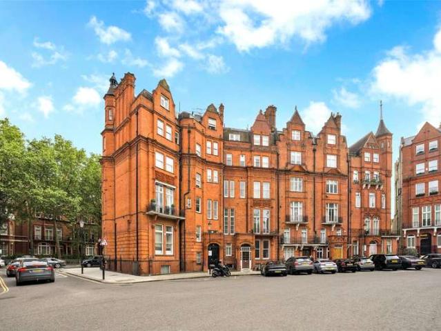 Flat for sale in Chelsea, Greater London