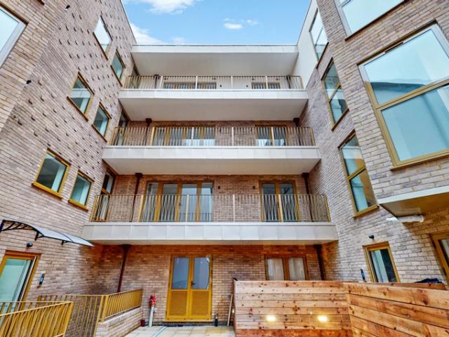 Apartment for rent in Dollis Hill, Greater London