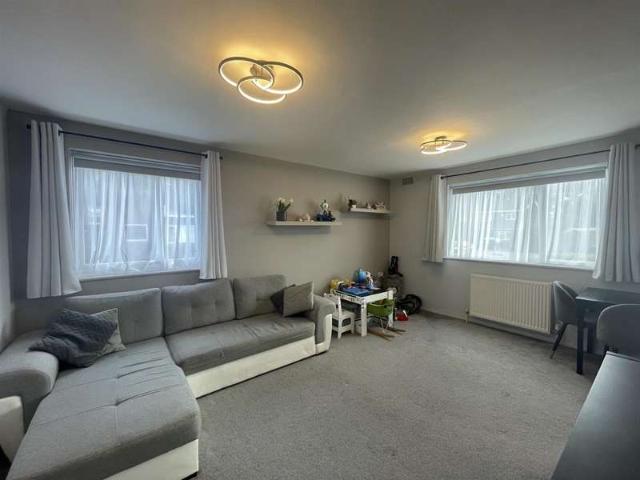 Flat for rent in London Borough of Hillingdon, Greater London
