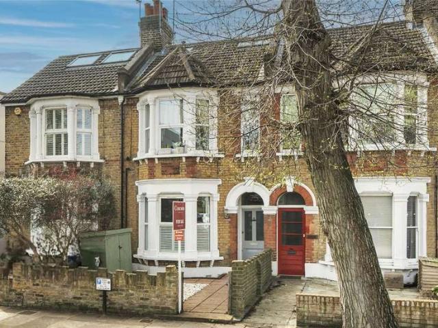 Flat for sale in Strawberry Hill, Greater London