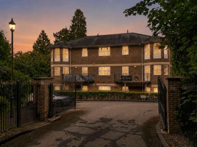 Flat for sale in Ashlyns Estate, Dacorum