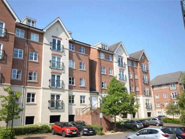 Flat for sale in Walton, Aylesbury