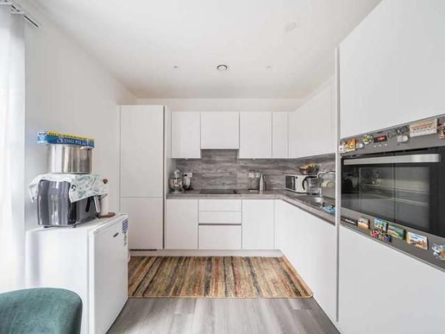 Flat for sale in Upton Park, Upton Park