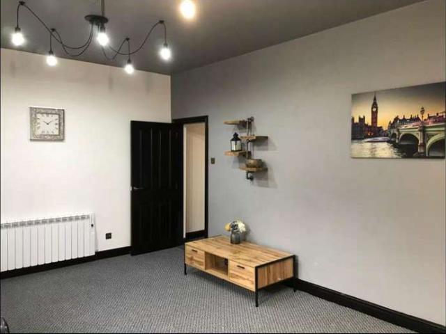 Flat for rent in Calderstones