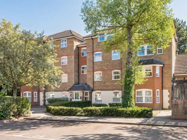 Flat for sale in Aldershot, Hampshire