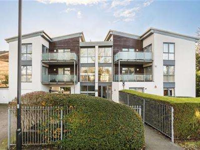 Flat for sale in Little Stanmore, Greater London
