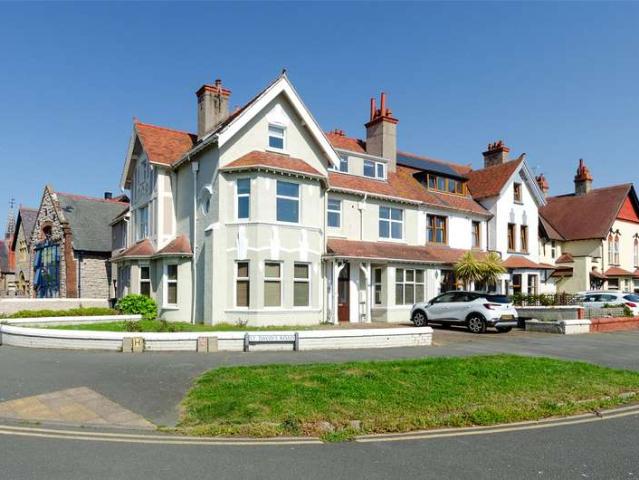 Flat for sale in Llandudno, Wales