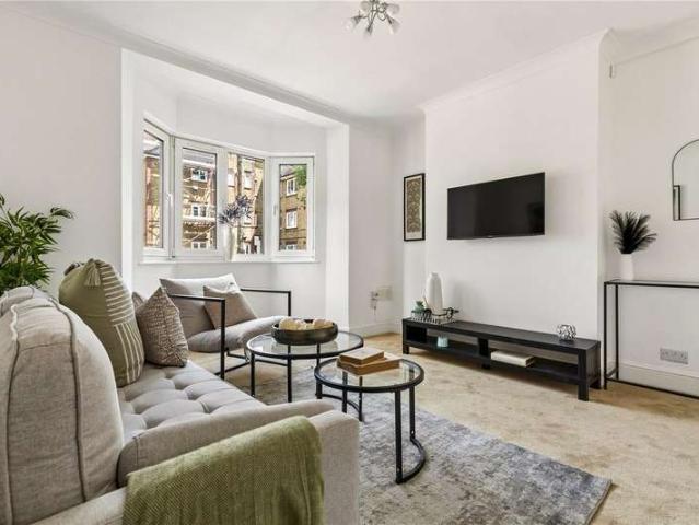 Flat for sale in Summerstown, Greater London