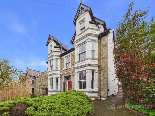 Flat for sale in Redannick, Truro