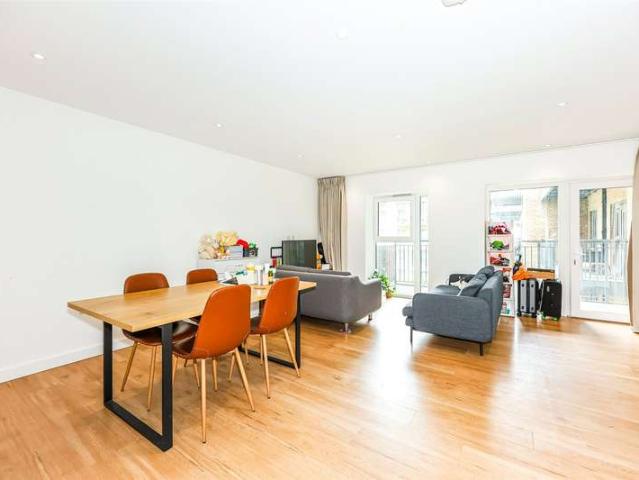 Flat for sale in Colindale, Greater London