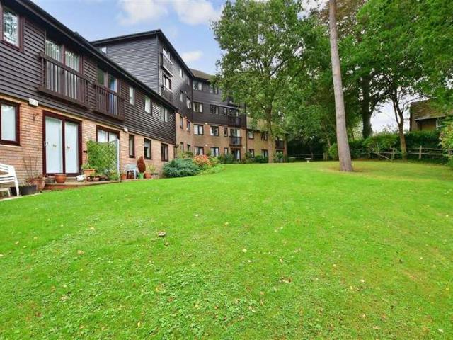 Flat for sale in Perryfields, West Sussex