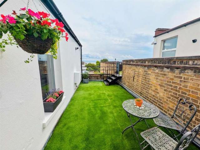 Flat for sale in Leigh-on-sea, Leigh-on-Sea