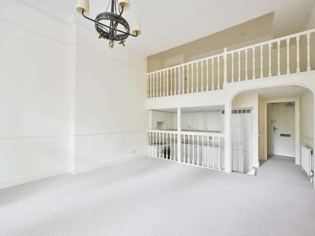 Flat for sale in South Kensington, Earl's Court