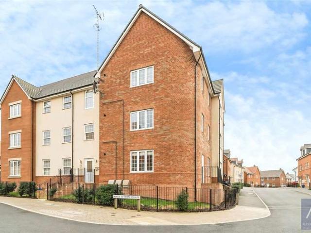 Flat for sale in Buckingham, Buckinghamshire
