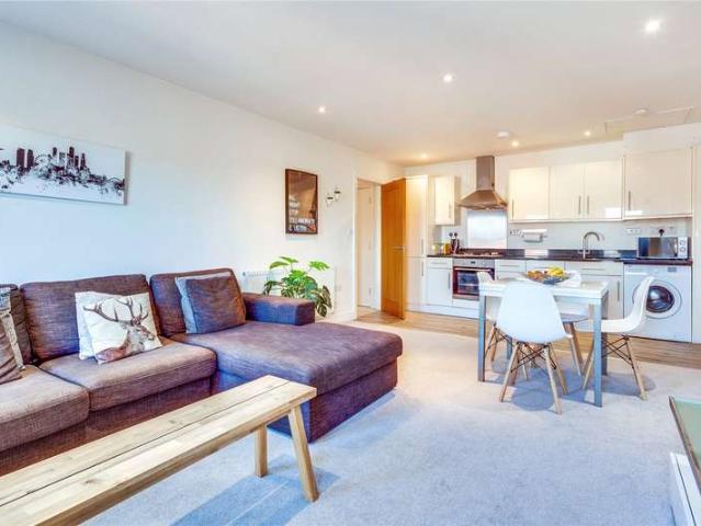 Flat for sale in Henley-on-Thames, Berrick Salome