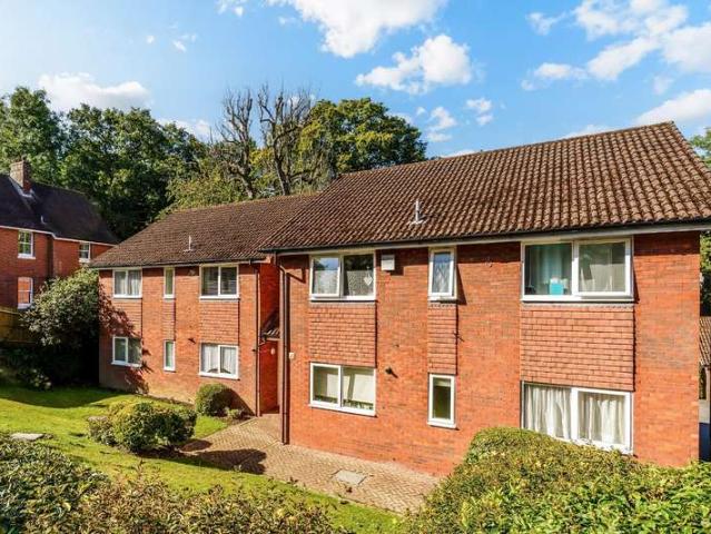 Flat for sale in Red Hill, Surrey