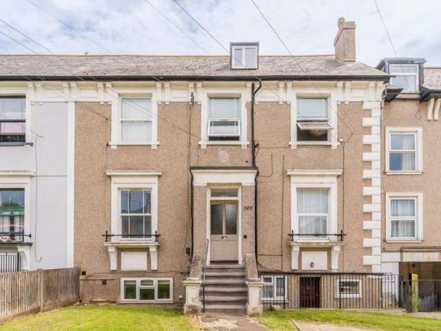 Flat for sale in South Norwood, South Norwood