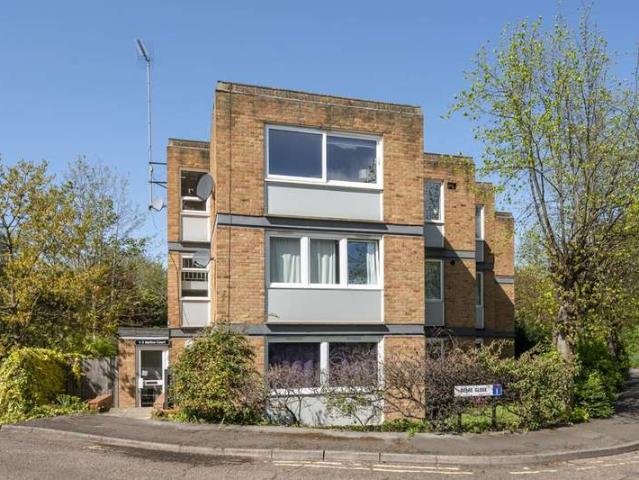 Flat for sale in Putney, London Borough of Richmond upon Thames