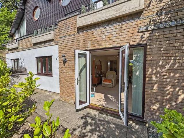 Flat for sale in Tricketts Cross, Ferndown