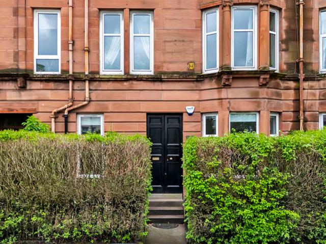 Flat for sale in Scotstoun, Scotland
