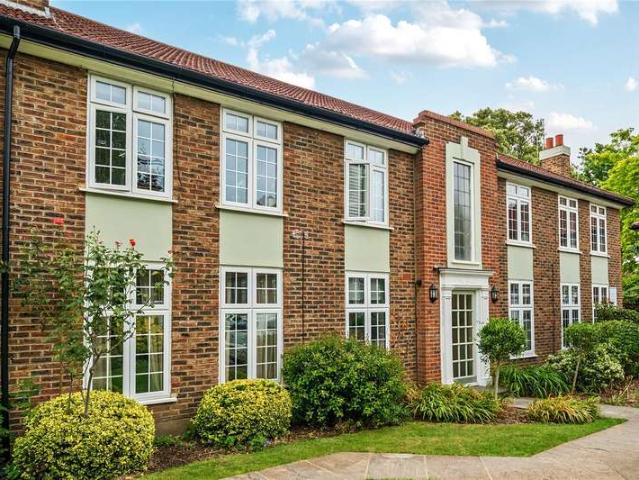 Flat for sale in Blackhills, Surrey
