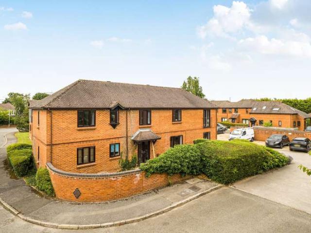 Flat for sale in Stoke Mandeville, Buckinghamshire