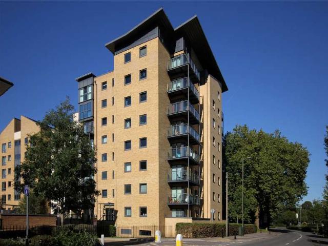 Flat for sale in Horsell, Woking