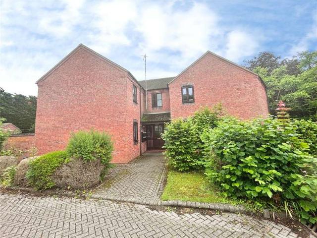 Flat for sale in Alderminster, Warwickshire