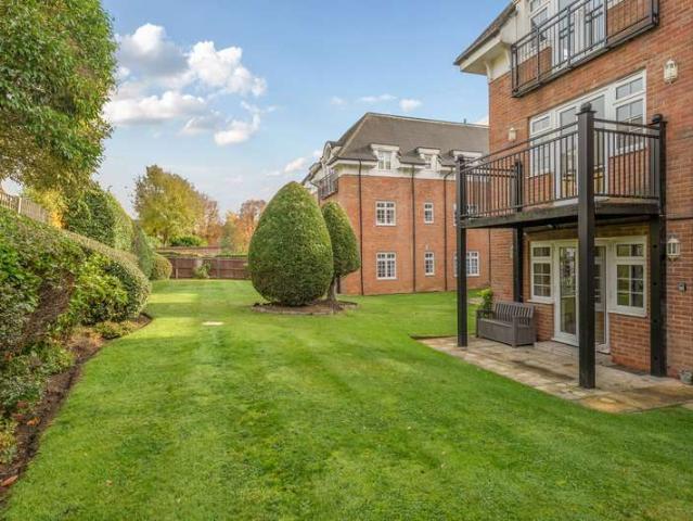 Flat for sale in Northwood, Greater London