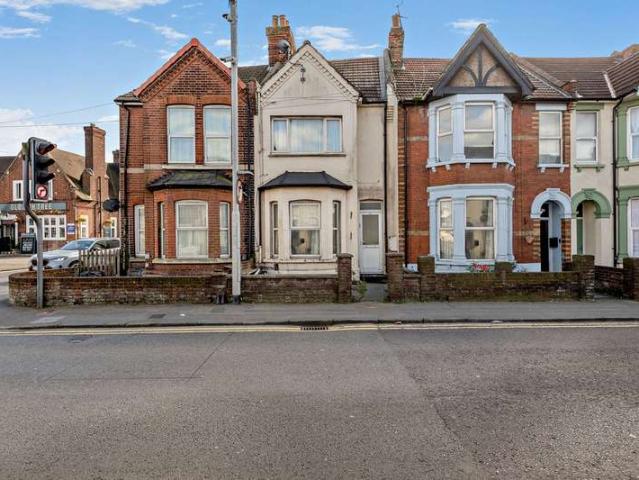 Flat for sale in Gillingham