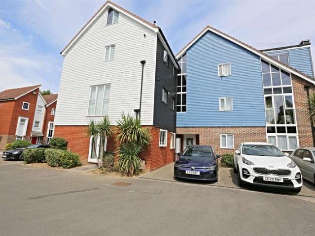 Flat for sale in Macknade, Oad Street