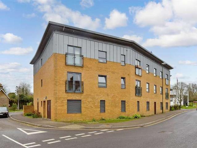 Flat for sale in Horsham, West Sussex
