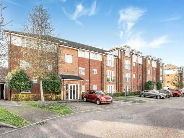 Flat for sale in Dunstable, Bedfordshire