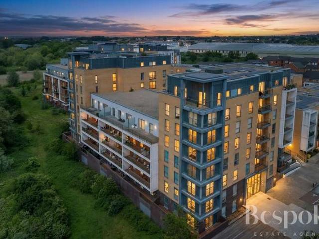 Flat for sale in Whitley, Reading
