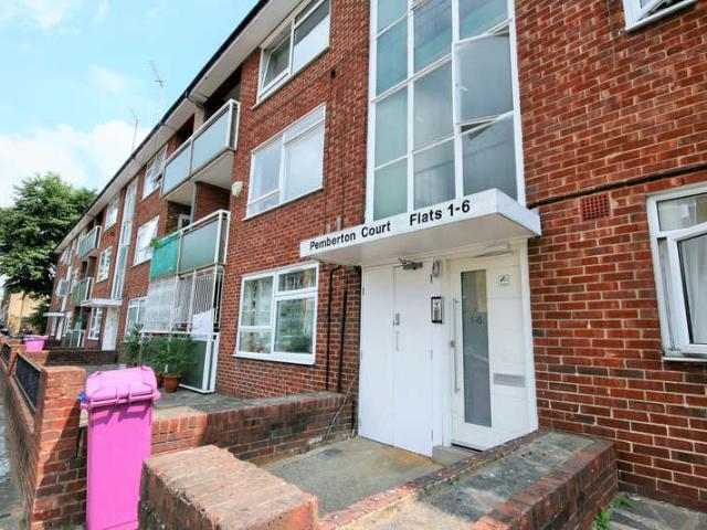 Flat for sale in Stepney, Greater London