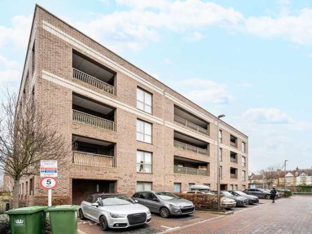 Flat for sale in Catford, Ladywell