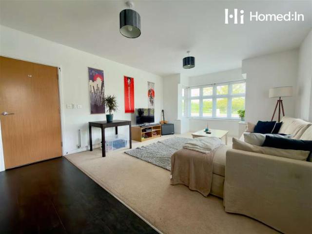Flat for sale in Horsham, West Sussex