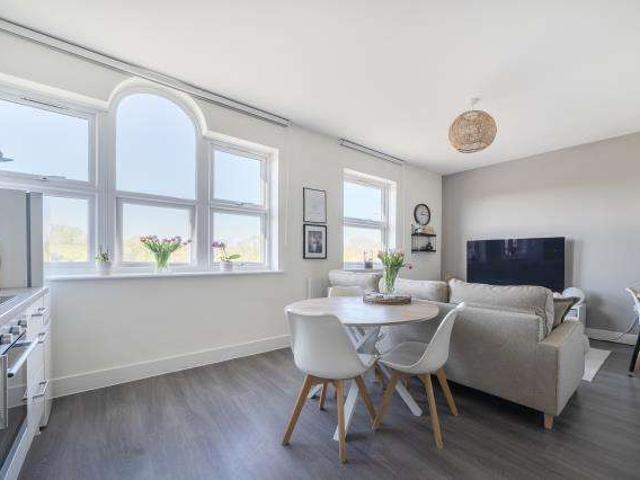 Flat for sale in Thatcham, West Berkshire