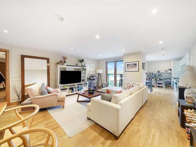 Flat for sale in Old Ford, Bow