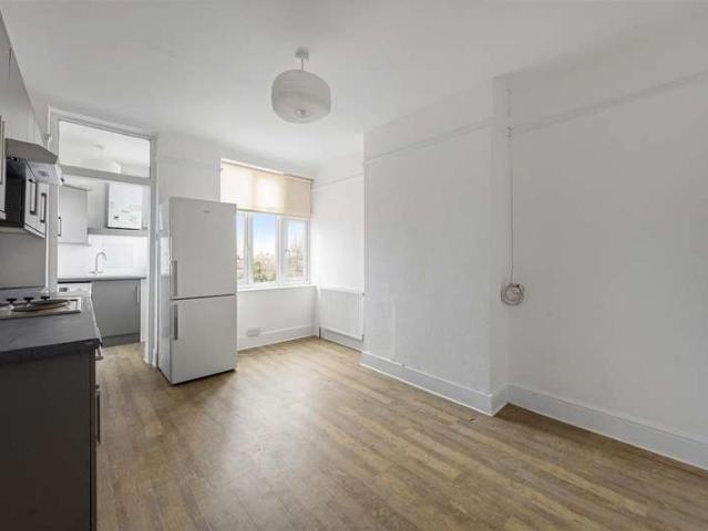 Flat for rent in London Borough of Richmond upon Thames, Greater London