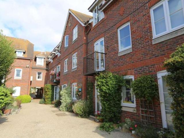 Flat for sale in Oad Street, Kent